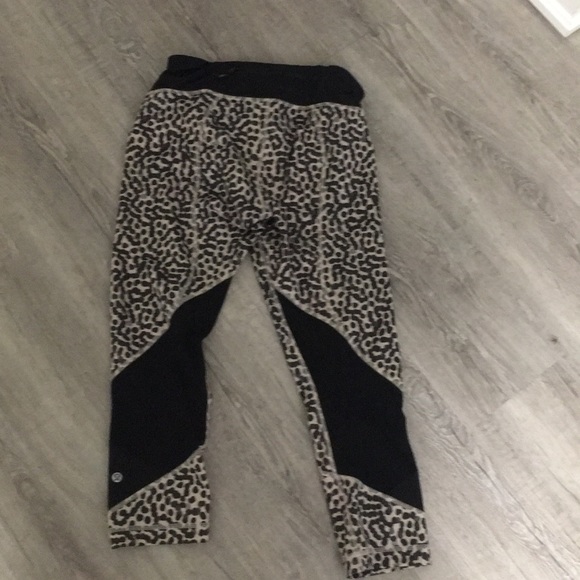 Lululemon crops - Picture 2 of 2